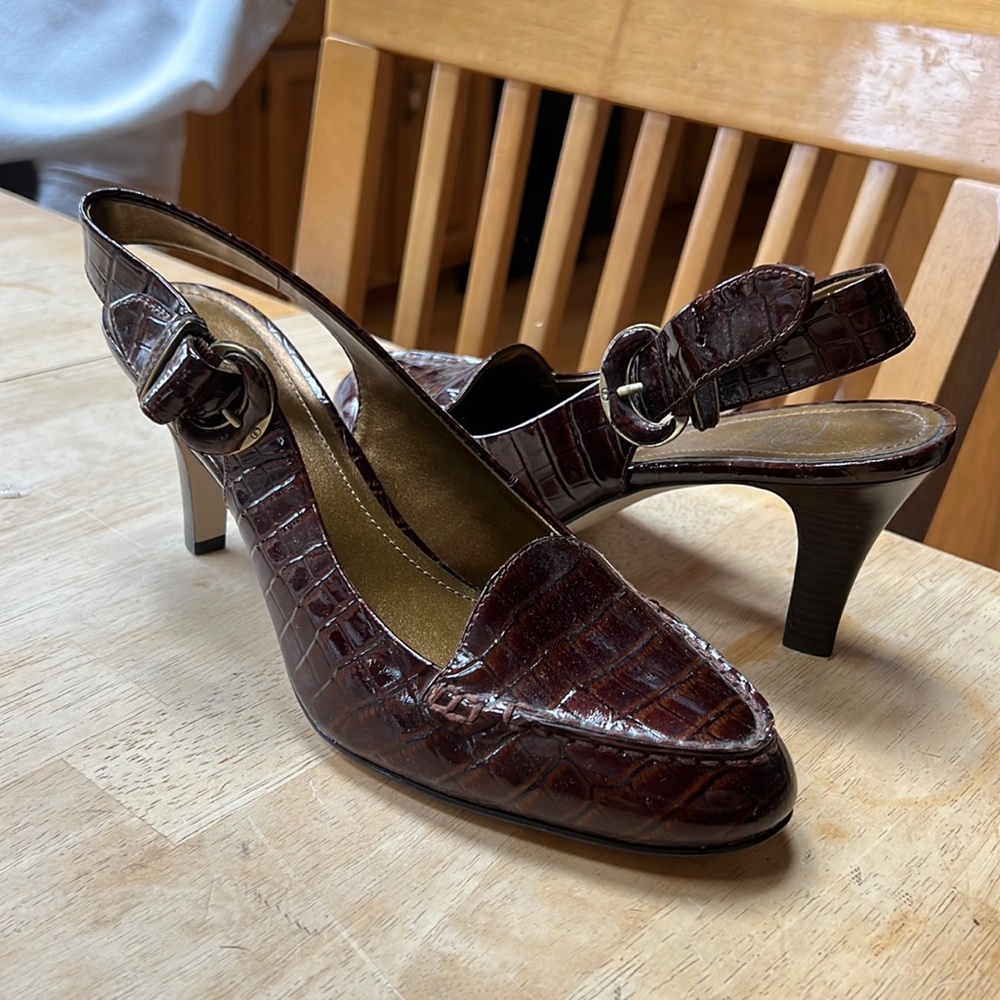 Circa Joan and David Heels